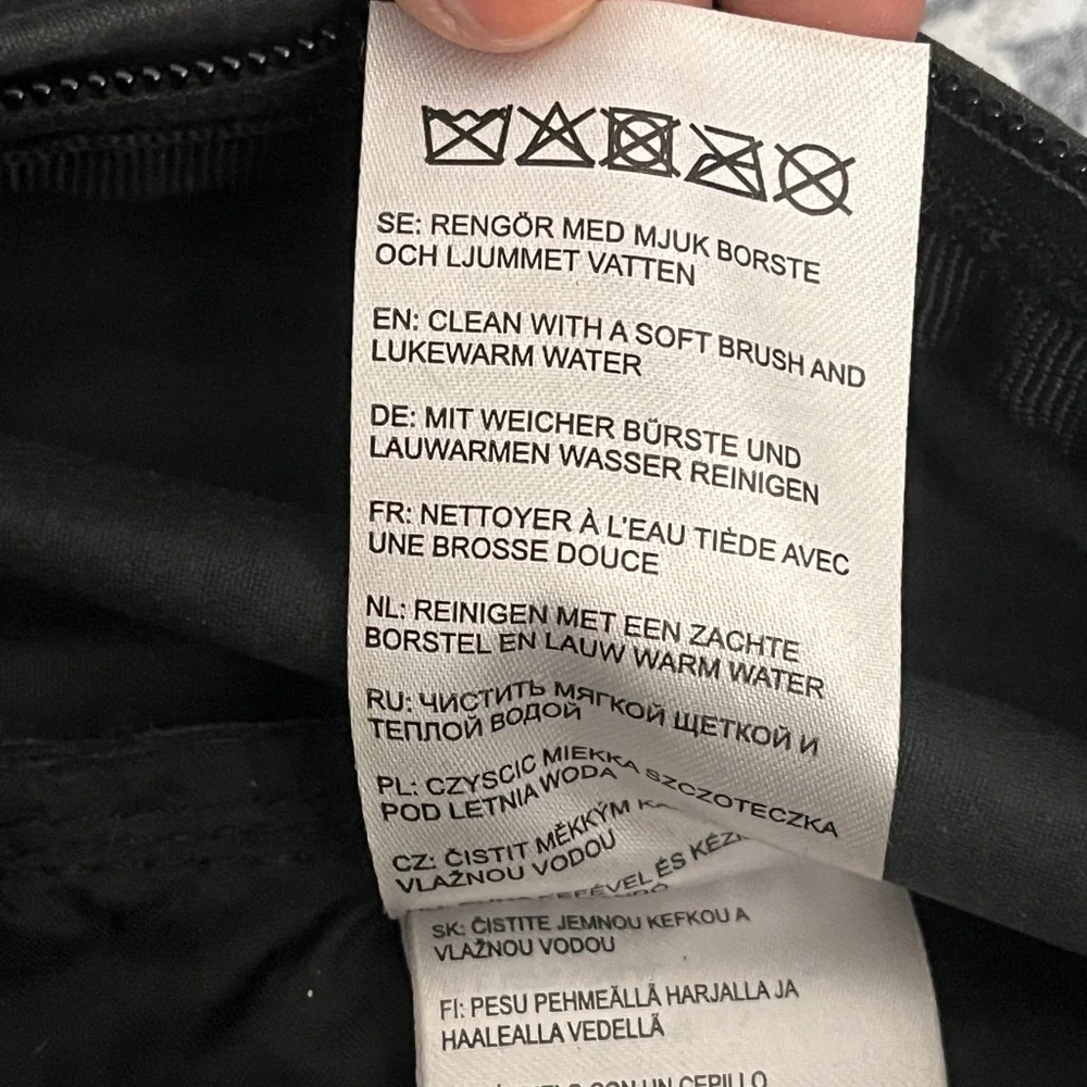 Fjall Raven KÅNKEN Charcoal EVERYDAY OUTDOOR Backpack - Picture 11 of 14